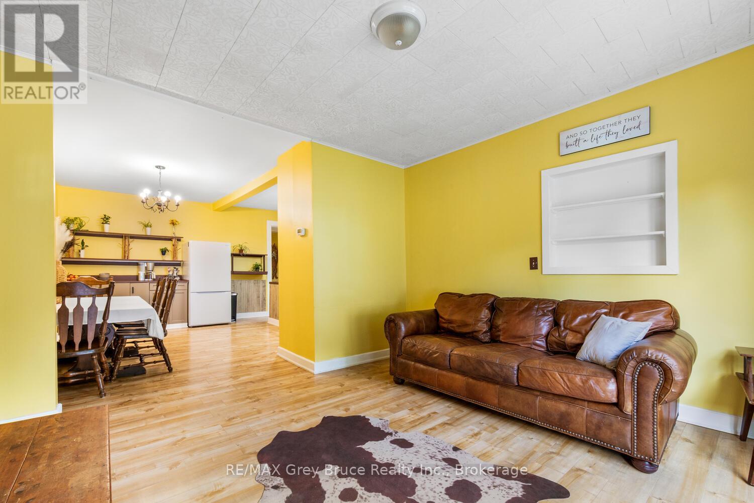 243 Queen Street W, South Bruce Peninsula, Ontario  N0H 1P0 - Photo 3 - X12375421