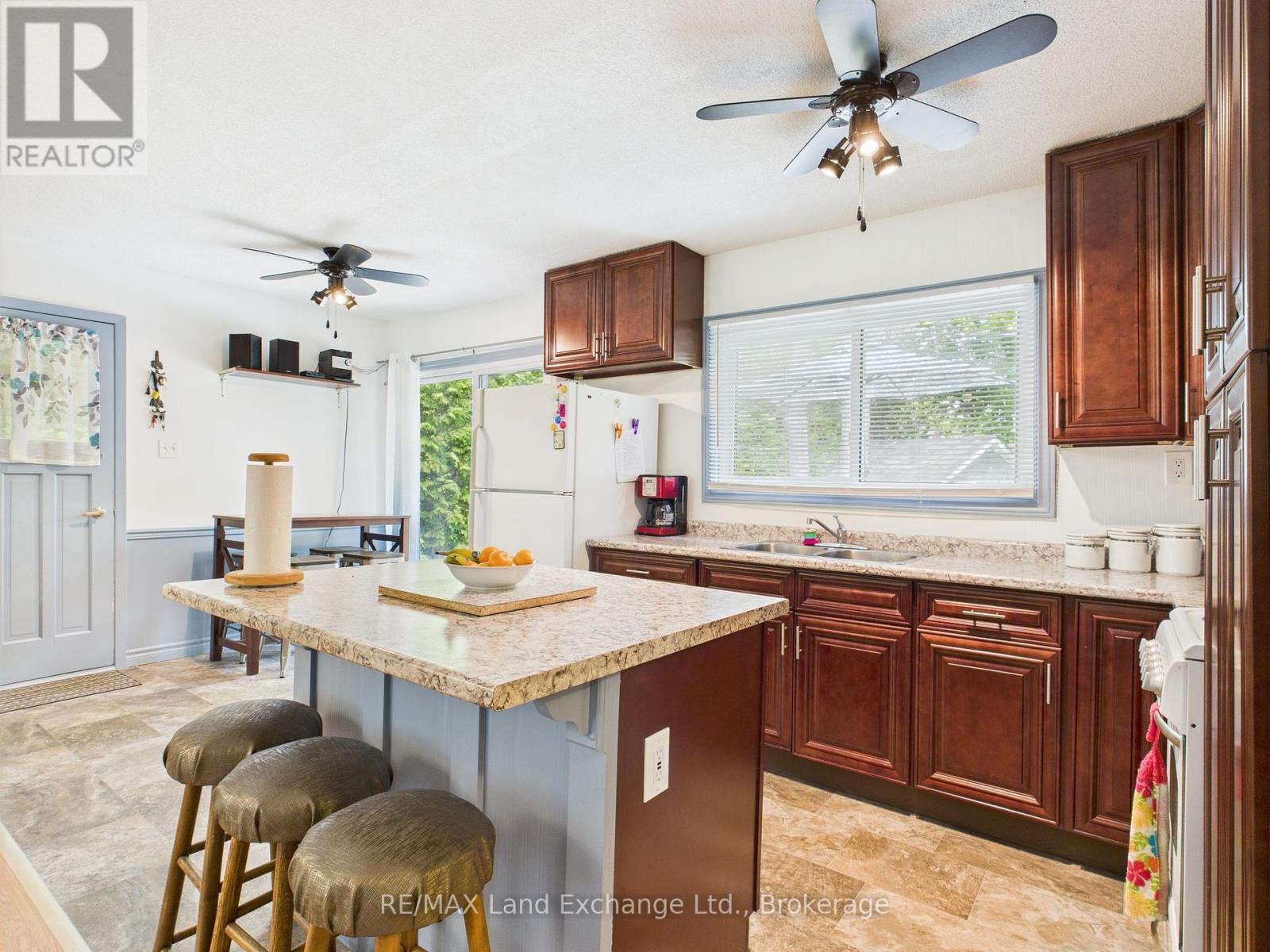 702 Yosacha Place, Huron-Kinloss, Ontario  N2Z 2X3 - Photo 17 - X12375426