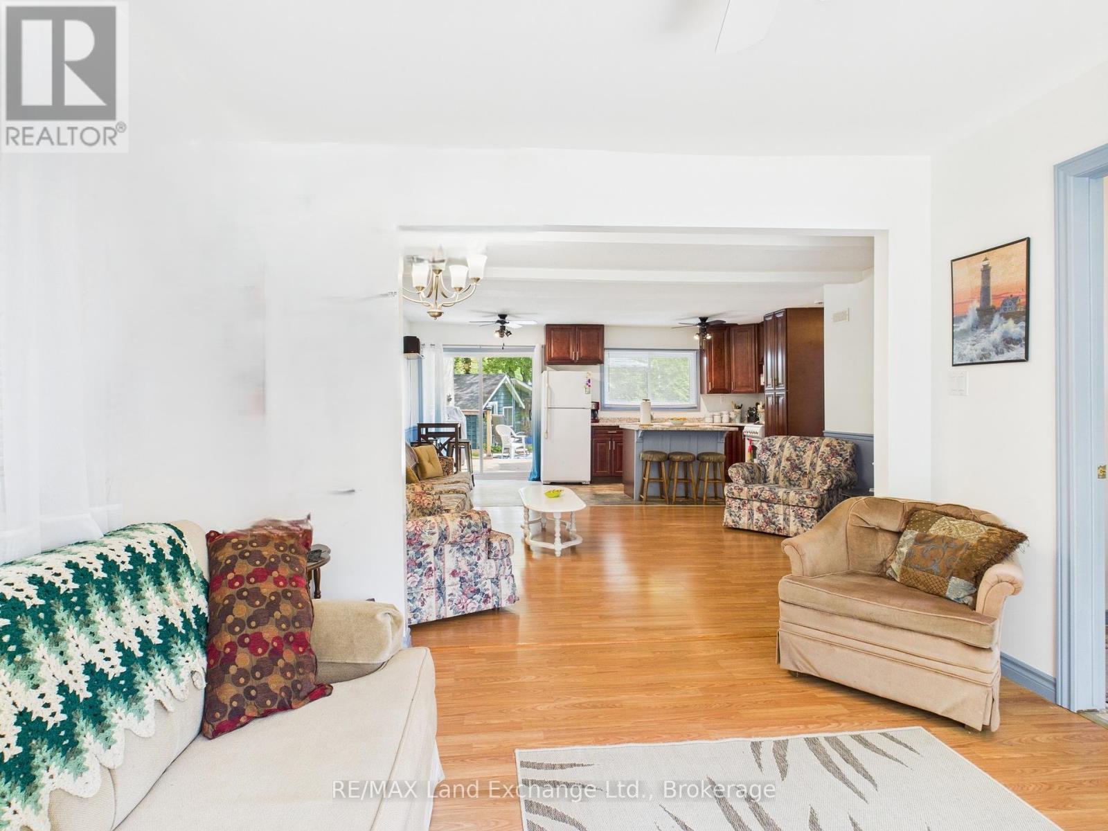 702 Yosacha Place, Huron-Kinloss, Ontario  N2Z 2X3 - Photo 19 - X12375426