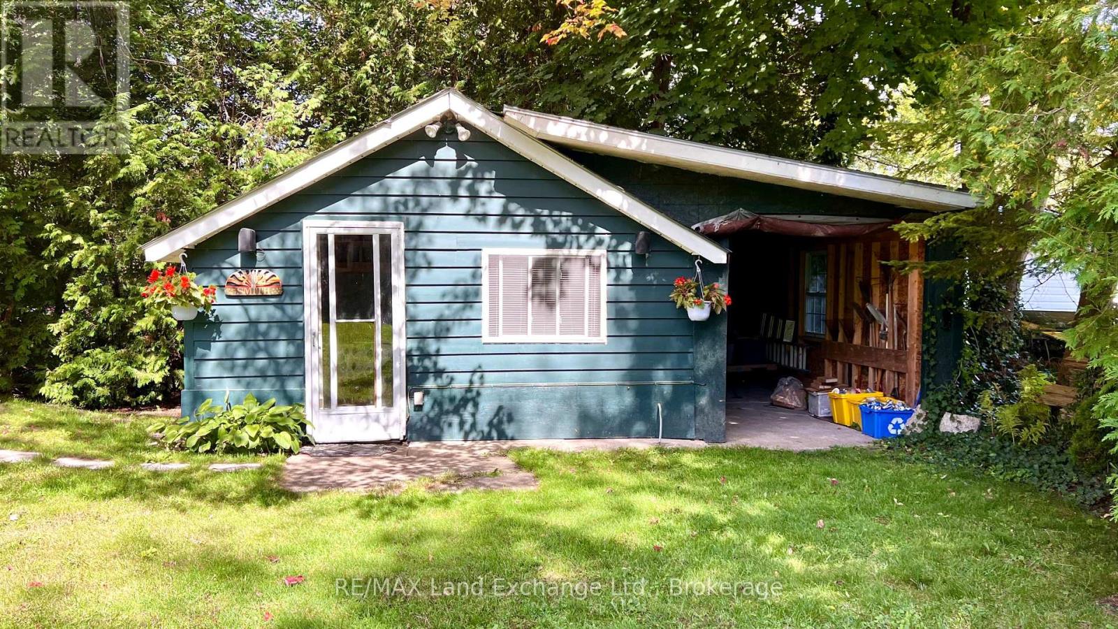 702 Yosacha Place, Huron-Kinloss, Ontario  N2Z 2X3 - Photo 5 - X12375426