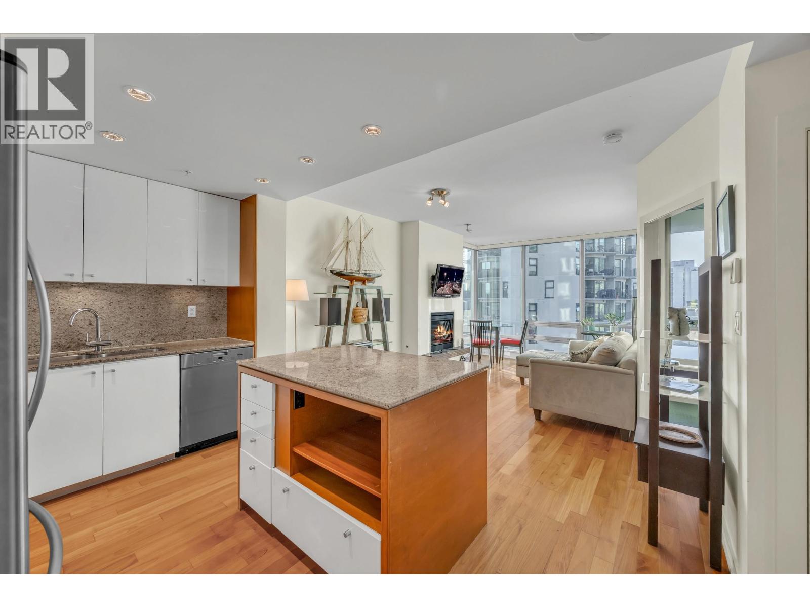805 1005 Beach Avenue, Vancouver, British Columbia  V6E 3W2 - Photo 2 - R3042141