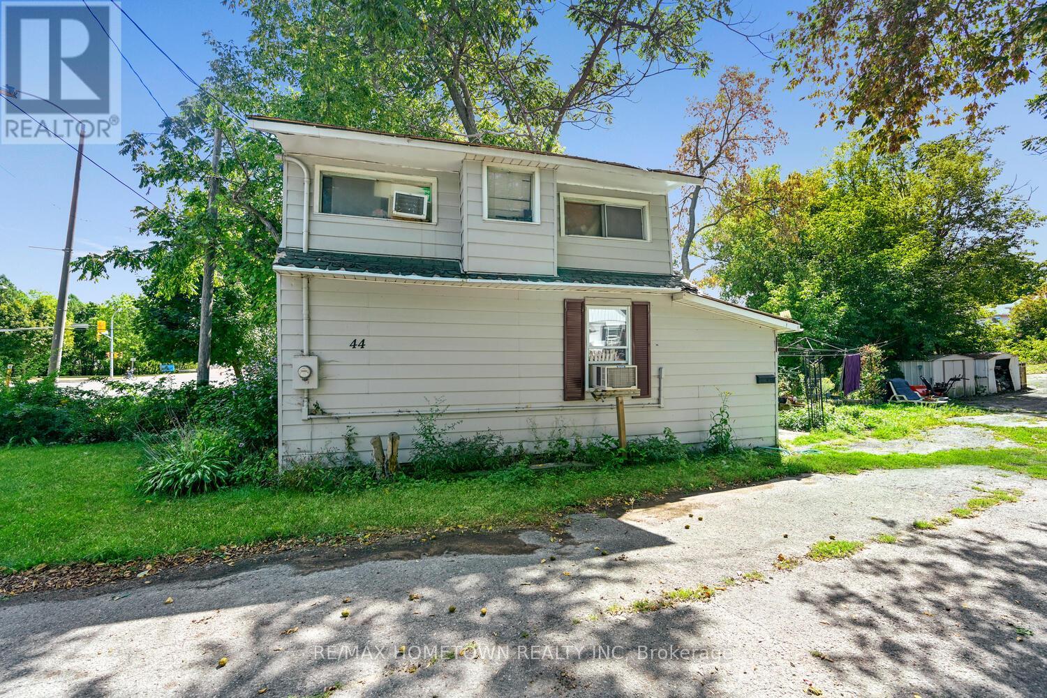 44 Stewart Boulevard, Brockville, Ontario  K6V 4W1 - Photo 2 - X12375398