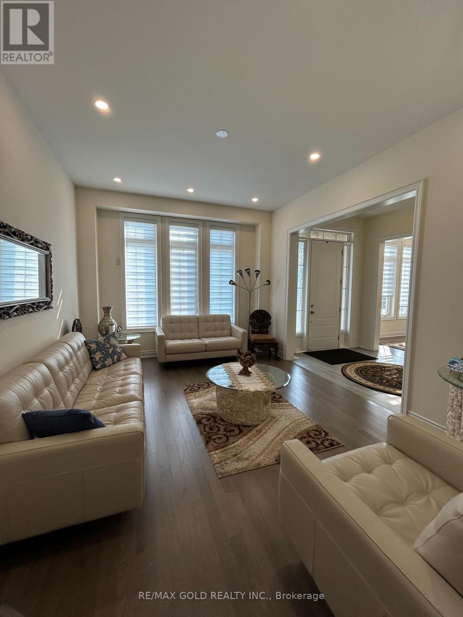 3318 Millicent Avenue, Oakville, Ontario  L6H 0Z8 - Photo 5 - W12365325