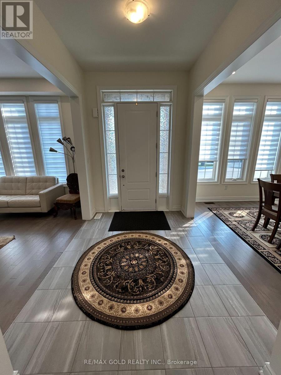3318 Millicent Avenue, Oakville, Ontario  L6H 0Z8 - Photo 3 - W12365325