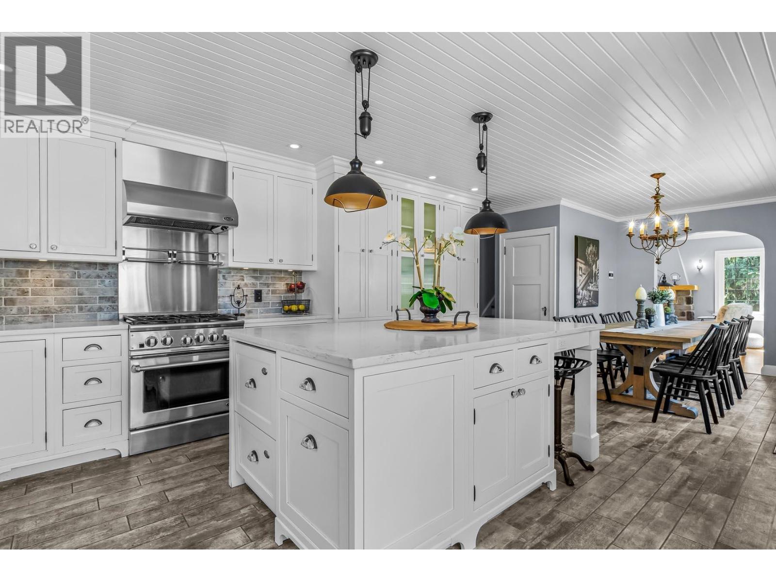 725 FIFTH STREET, New Westminster, British Columbia