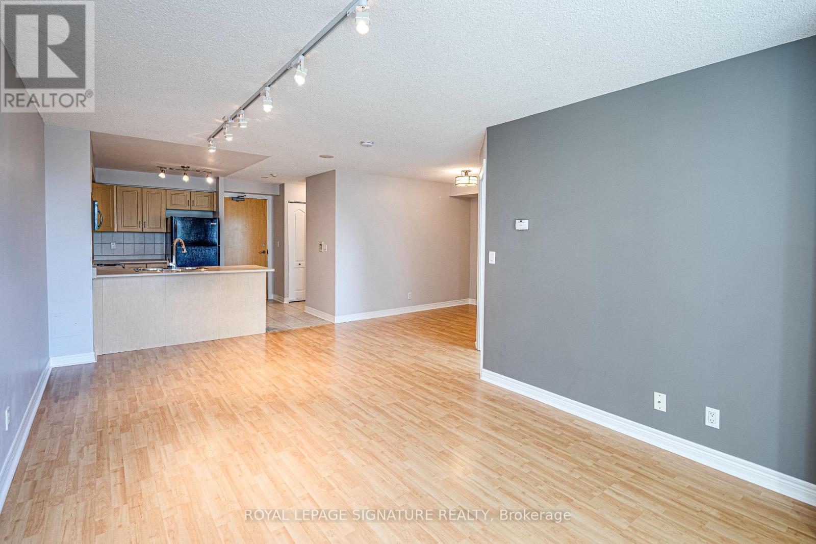402 - 212 Eglinton Avenue, Toronto, Ontario  M4P 0A3 - Photo 13 - C12375225