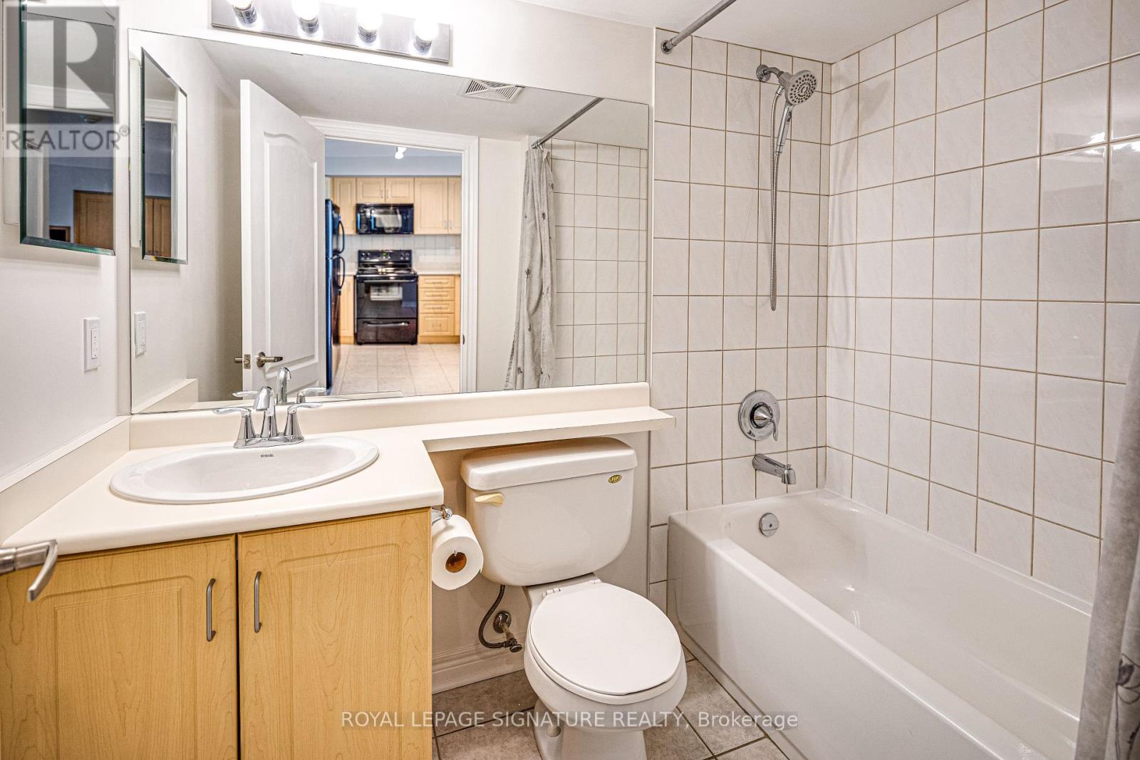 402 - 212 Eglinton Avenue, Toronto, Ontario  M4P 0A3 - Photo 17 - C12375225