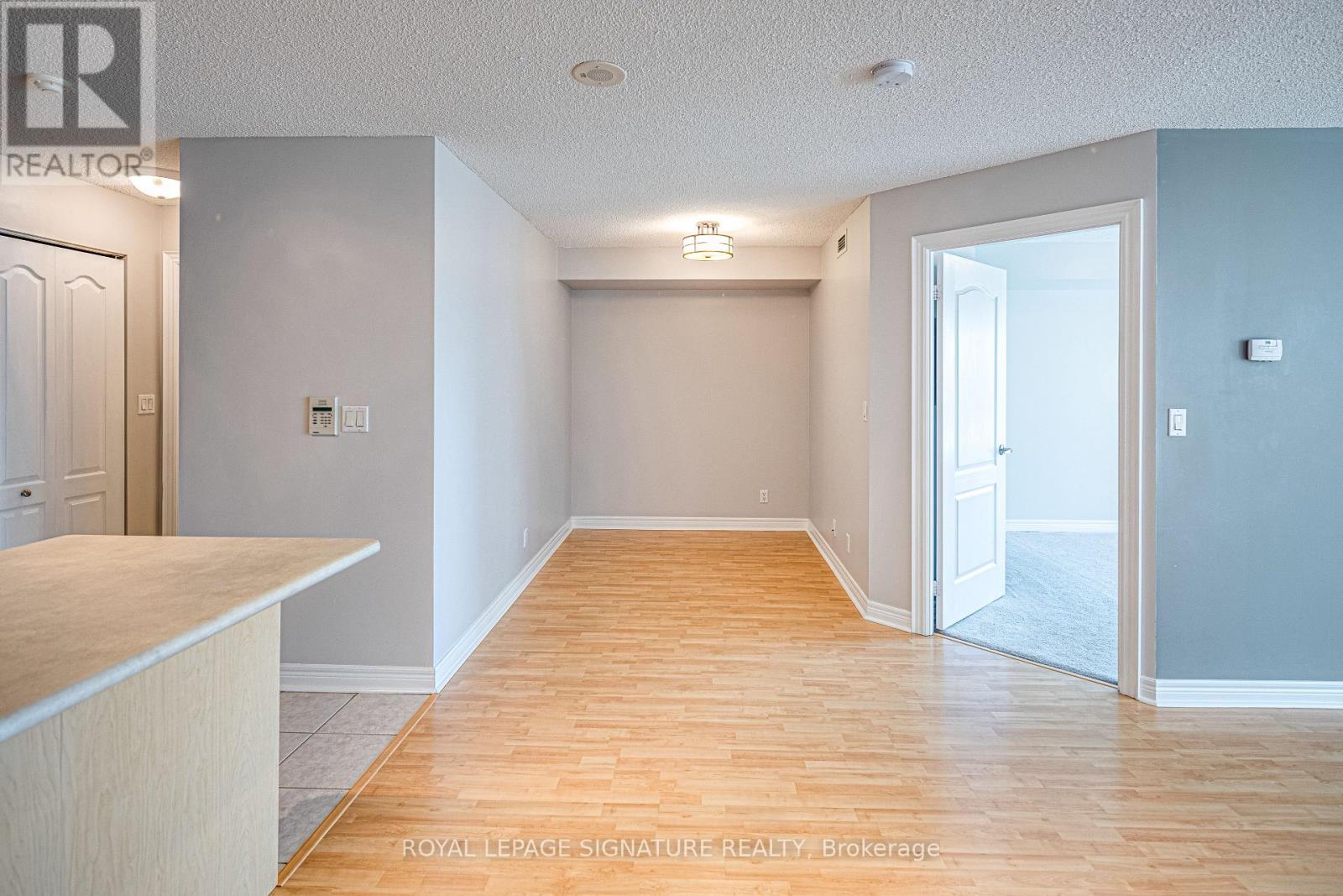 402 - 212 Eglinton Avenue, Toronto, Ontario  M4P 0A3 - Photo 5 - C12375225