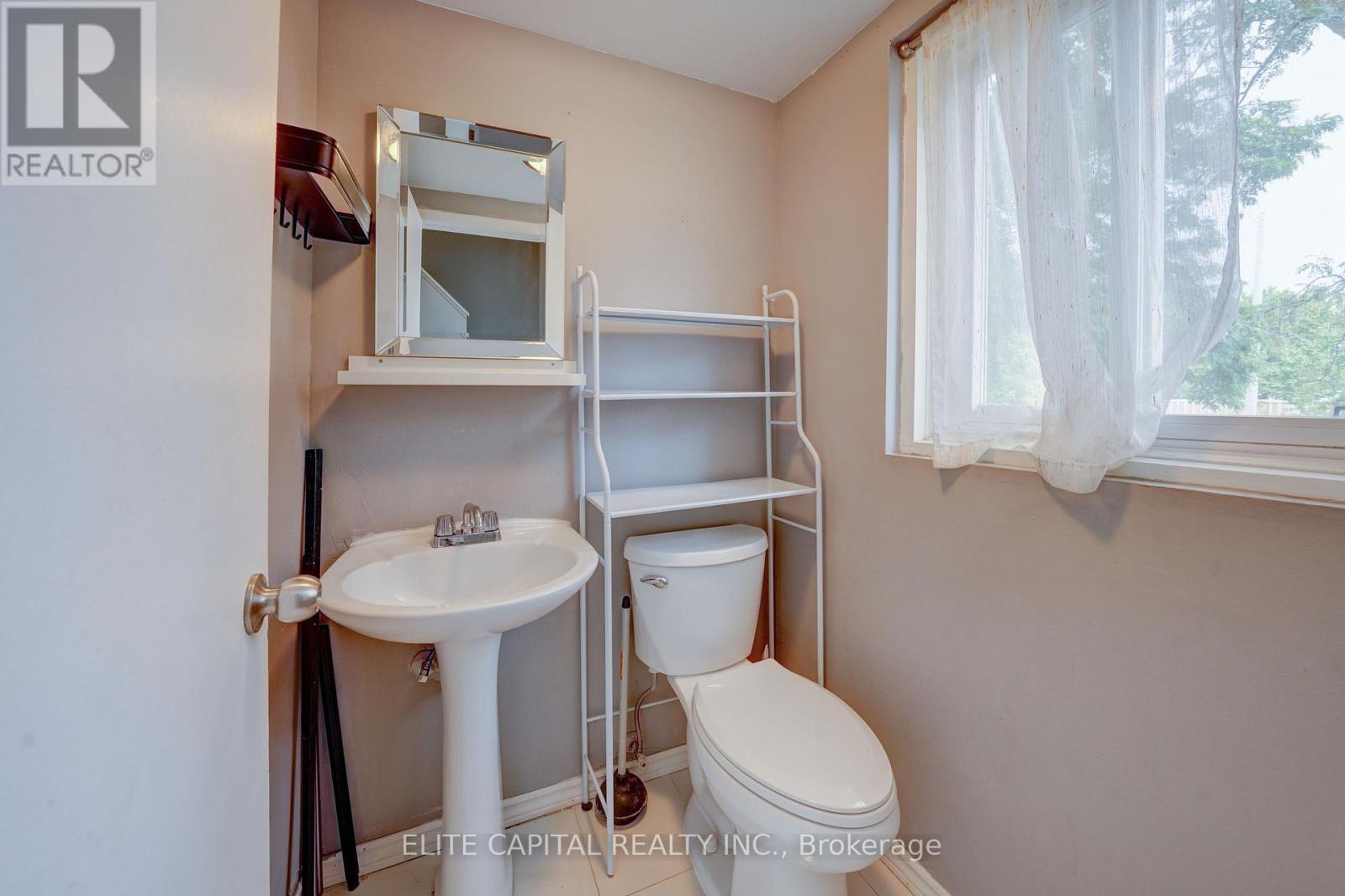 62 Courville Coach Way, Toronto, Ontario  M2J 3V5 - Photo 5 - C12375279