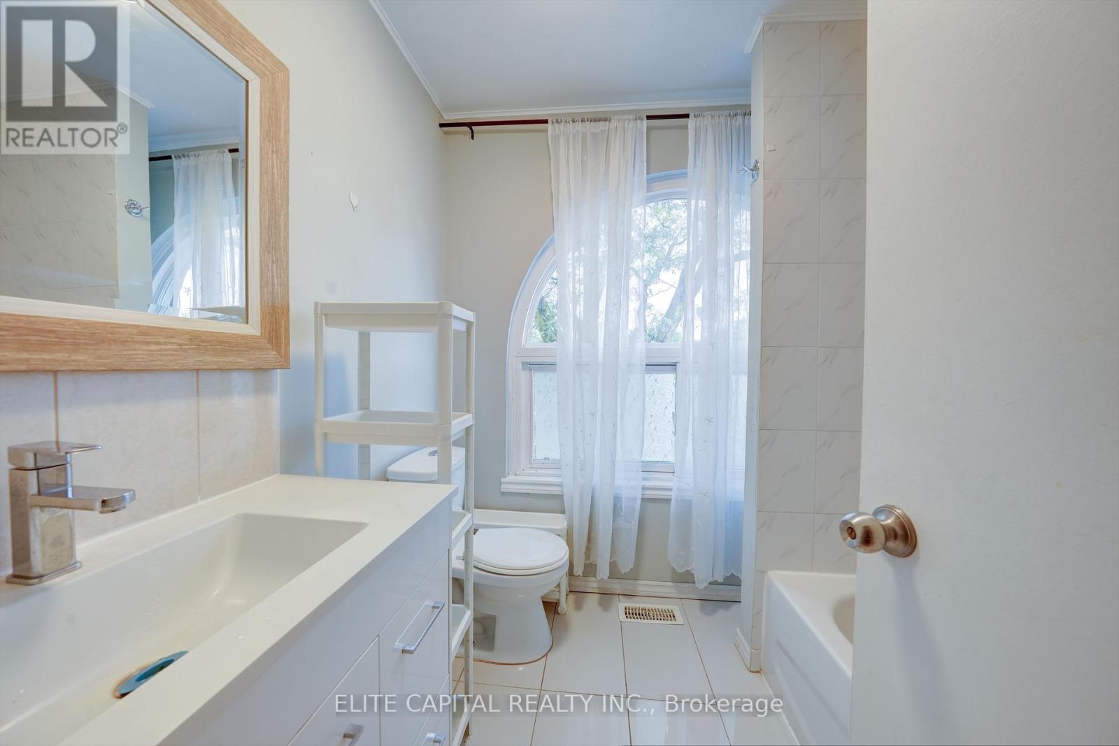 62 Courville Coach Way, Toronto, Ontario  M2J 3V5 - Photo 7 - C12375279
