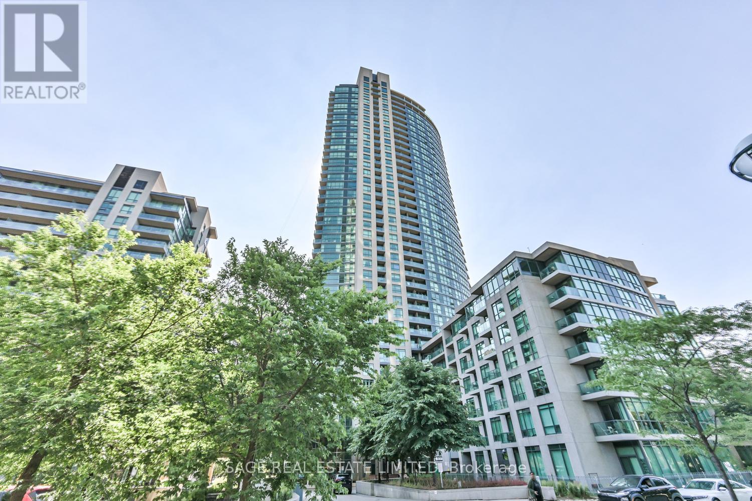 702 - 215 FORT YORK BOULEVARD, Toronto, Ontario
