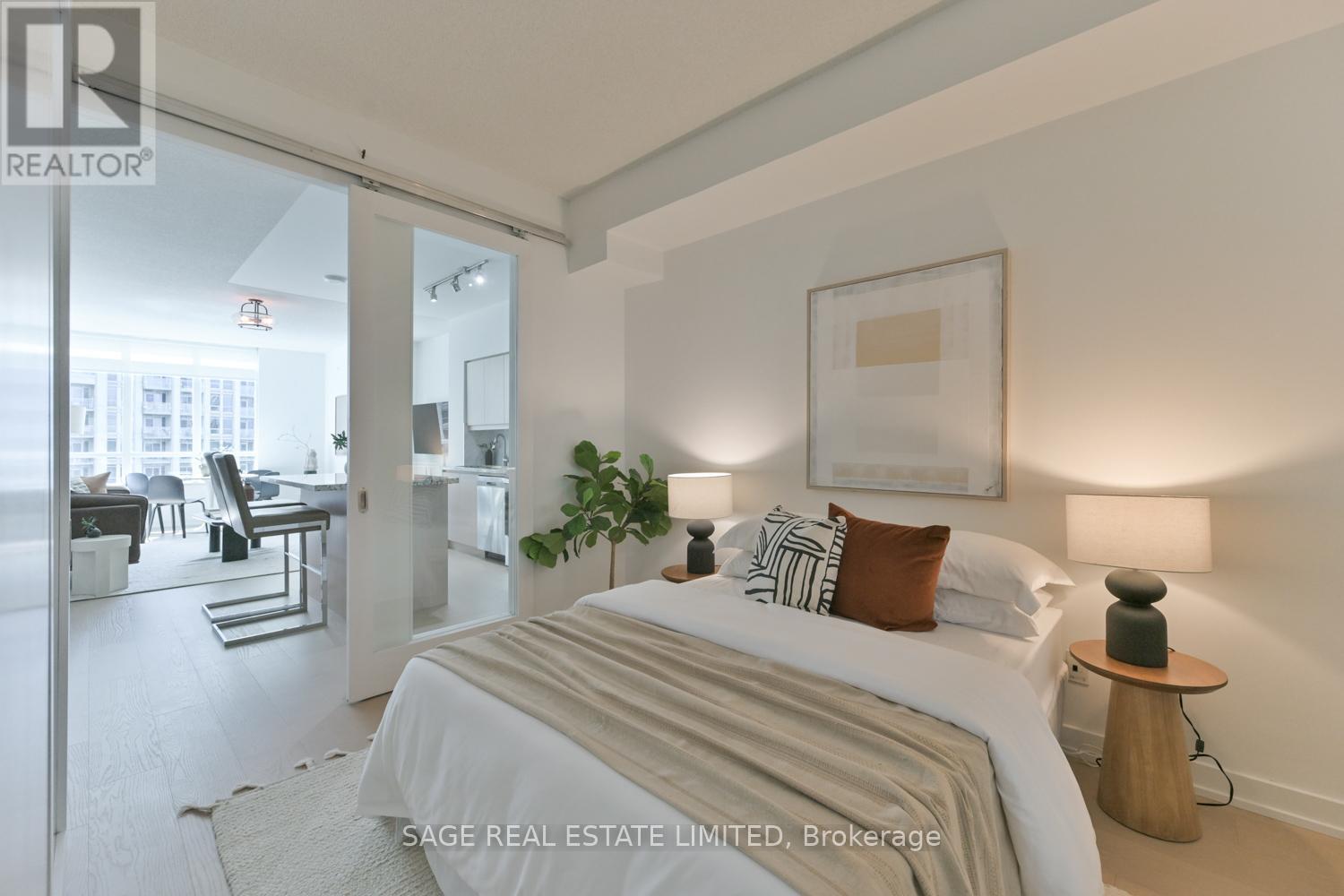 702 - 215 Fort York Boulevard, Toronto, Ontario  M5V 4A2 - Photo 22 - C12375320