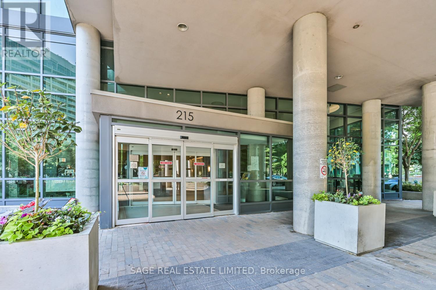 702 - 215 Fort York Boulevard, Toronto, Ontario  M5V 4A2 - Photo 3 - C12375320