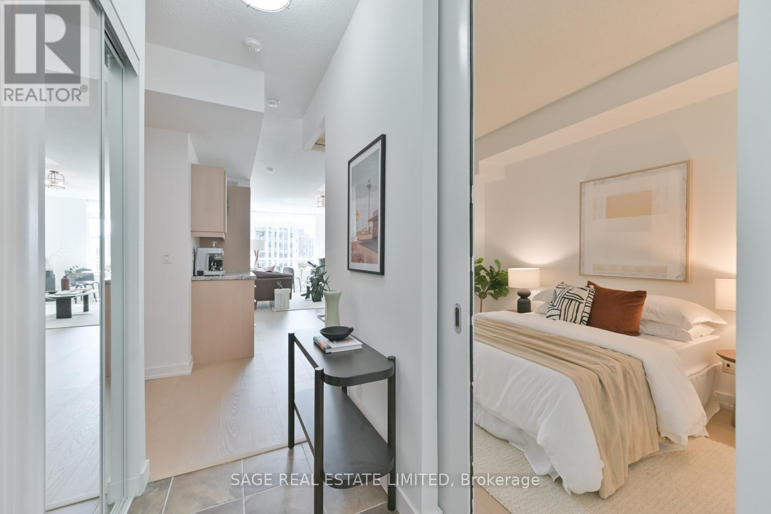 702 - 215 Fort York Boulevard, Toronto, Ontario  M5V 4A2 - Photo 6 - C12375320