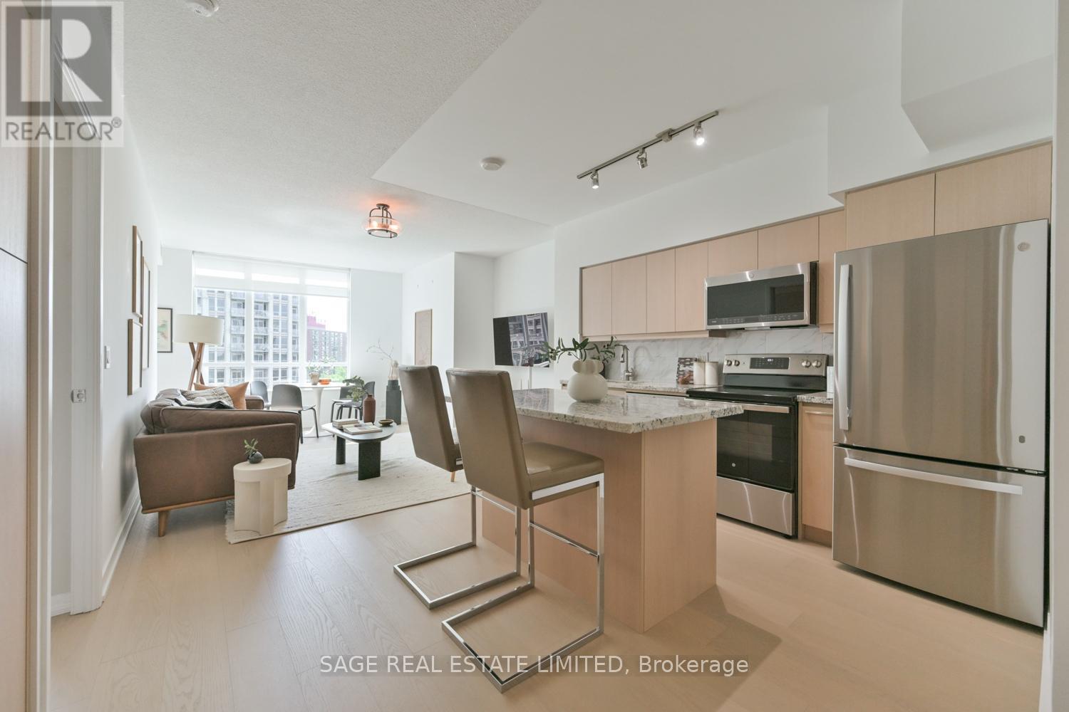 702 - 215 Fort York Boulevard, Toronto, Ontario  M5V 4A2 - Photo 7 - C12375320