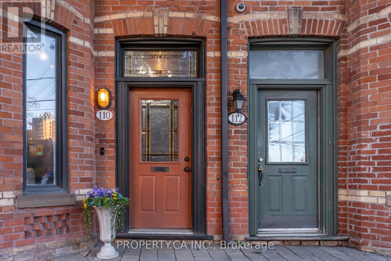 Property at 110 BERKELEY STREET image 3