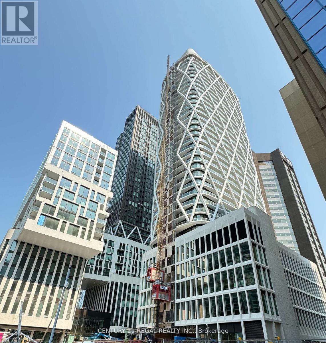402 - 238 Simcoe Street, Toronto, Ontario  M5T 0E2 - Photo 1 - C12375329