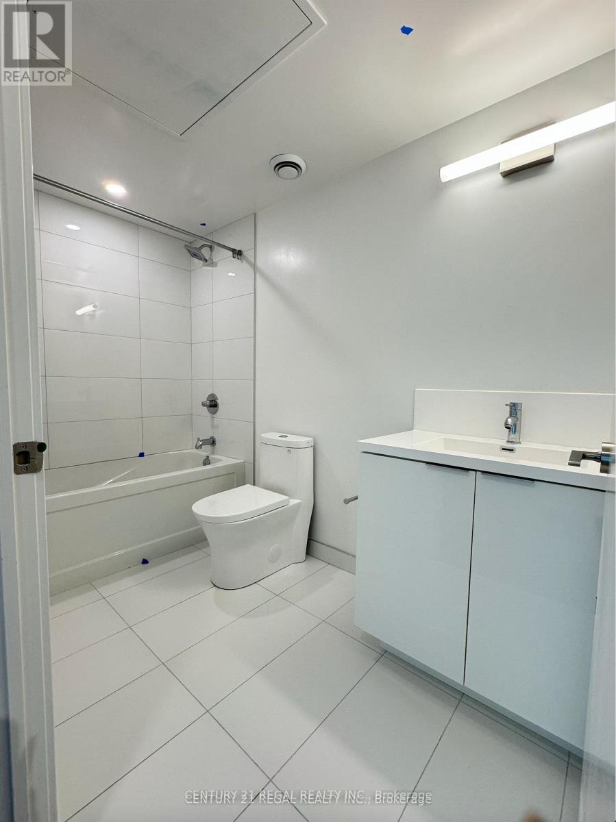 402 - 238 Simcoe Street, Toronto, Ontario  M5T 0E2 - Photo 11 - C12375329