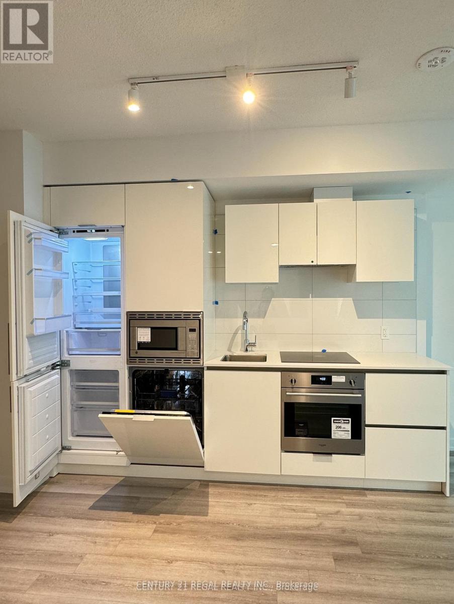 402 - 238 Simcoe Street, Toronto, Ontario  M5T 0E2 - Photo 5 - C12375329