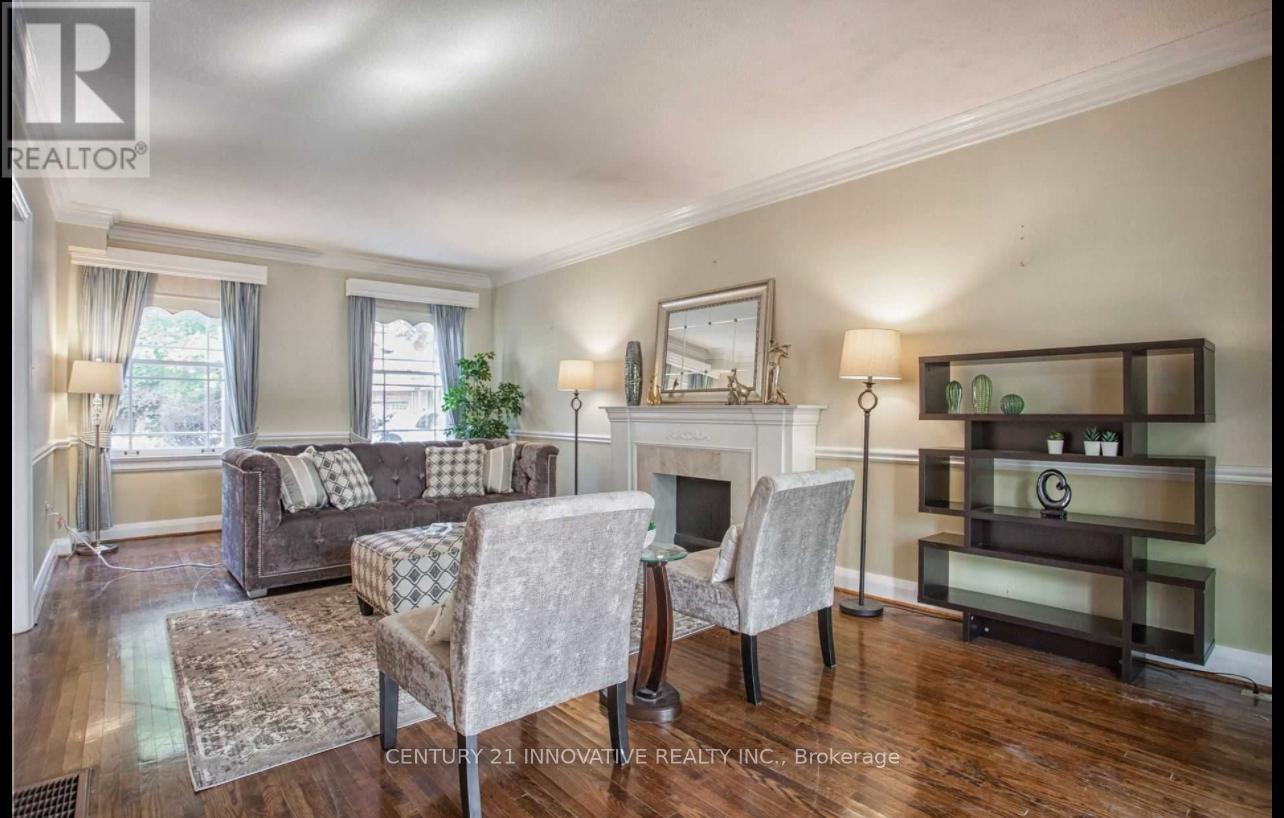 48 Trench Street, Richmond Hill, Ontario  L4C 3W5 - Photo 4 - N12375232