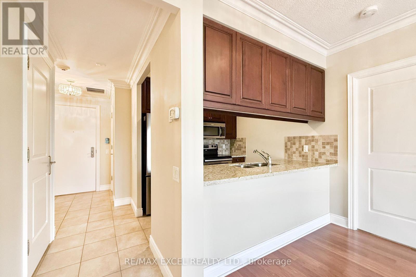 408 - 10101 Yonge Street N, Richmond Hill, Ontario L4C 0V6 - Photo 8 - N12375291