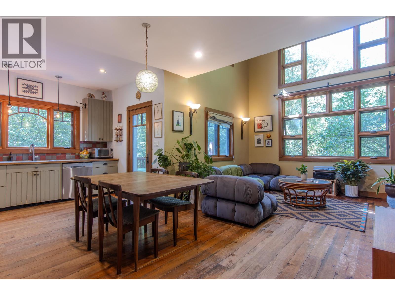 41645 Government Road, Squamish, British Columbia  V0N 1H0 - Photo 17 - R3033074
