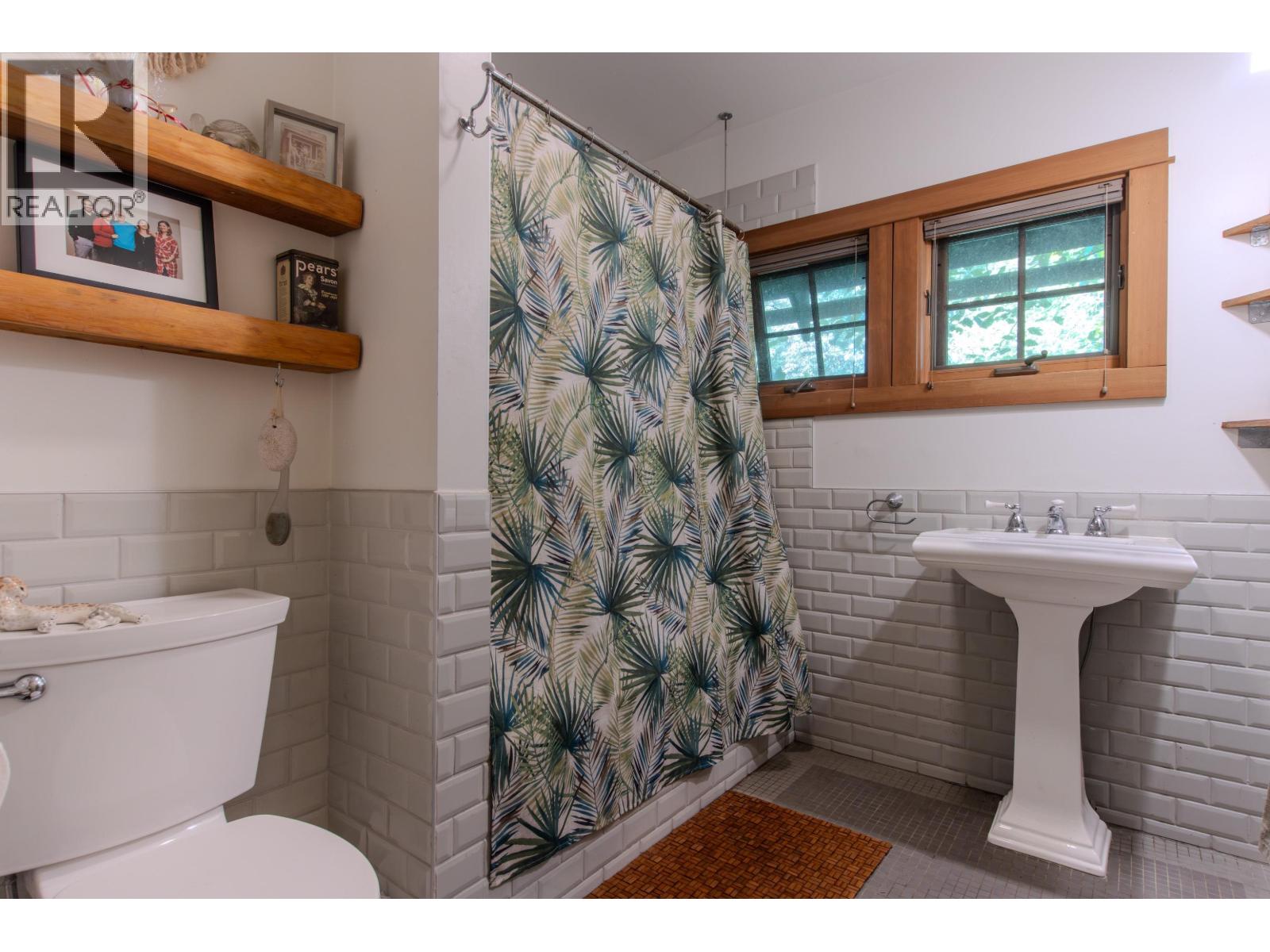 41645 Government Road, Squamish, British Columbia  V0N 1H0 - Photo 4 - R3033074