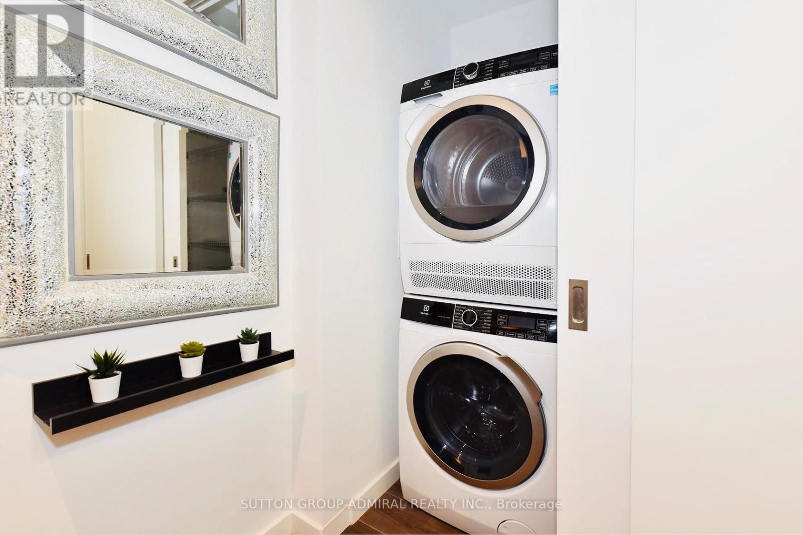 404 - 7 Smith Crescent, Toronto (Stonegate-Queensway), Ontario  M8Z 0G3 - Photo 8 - W12375267