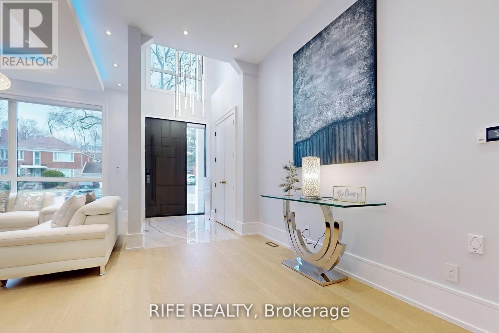 615 Briar Hill Avenue, Toronto, Ontario  M5N 1N4 - Photo 3 - C12375448