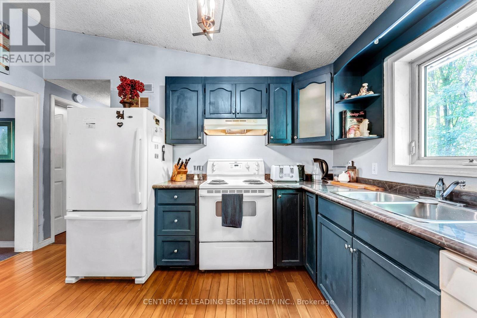 47 Reynolds Road, Madoc, Ontario  K0K 2K0 - Photo 12 - X12375235