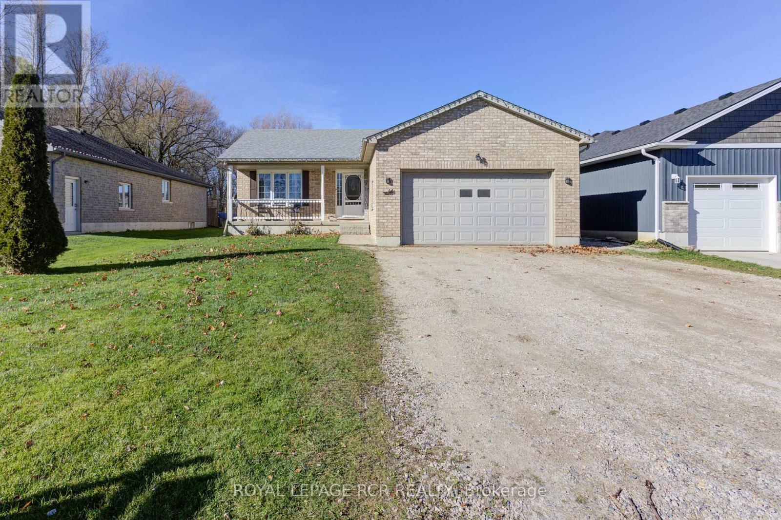 44 Geddes Street W, Minto, Ontario  N0G 1M0 - Photo 1 - X12375344
