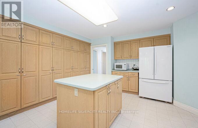 126 Montmorency Drive, Hamilton (Red Hill), Ontario  L8K 6R1 - Photo 17 - X12375368