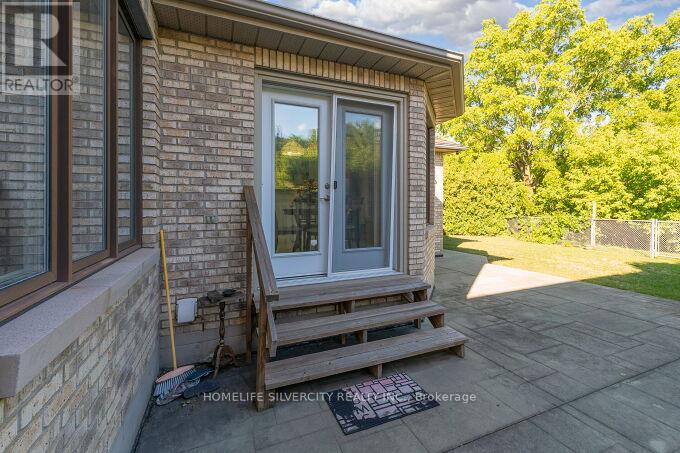 126 Montmorency Drive, Hamilton (Red Hill), Ontario  L8K 6R1 - Photo 40 - X12375368