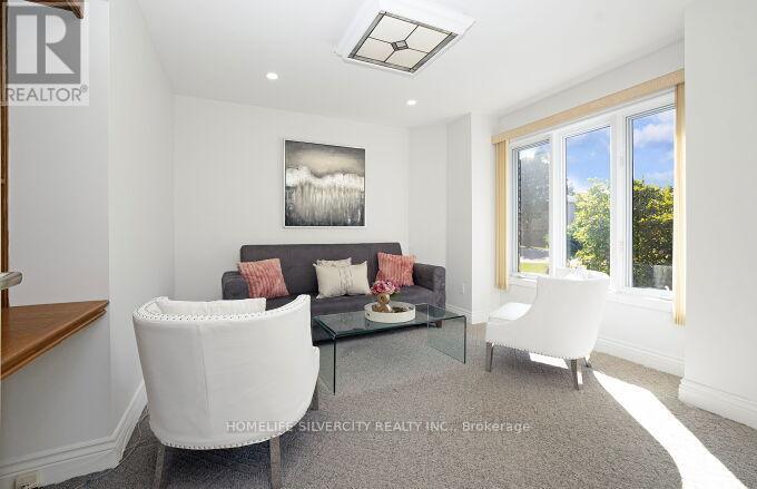 126 Montmorency Drive, Hamilton (Red Hill), Ontario  L8K 6R1 - Photo 9 - X12375368