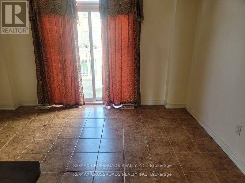 18 Belanger Crescent, Toronto, Ontario  M4W 1S9 - Photo 3 - E12375386