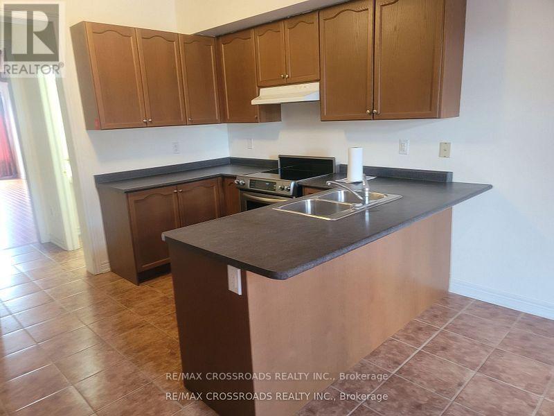 18 Belanger Crescent, Toronto, Ontario  M4W 1S9 - Photo 7 - E12375386