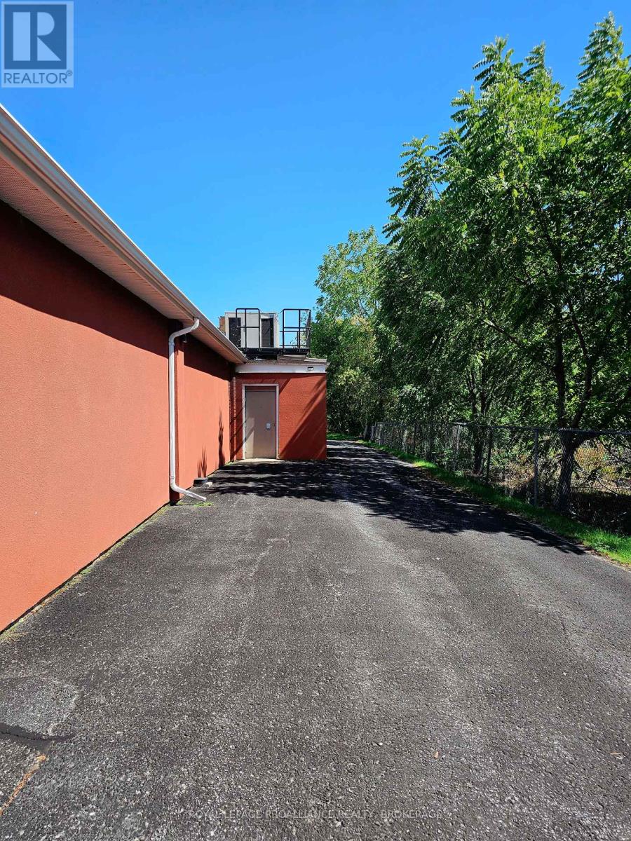 666 Collins Bay Road, Kingston, Ontario  K7M 7E9 - Photo 14 - X12375565