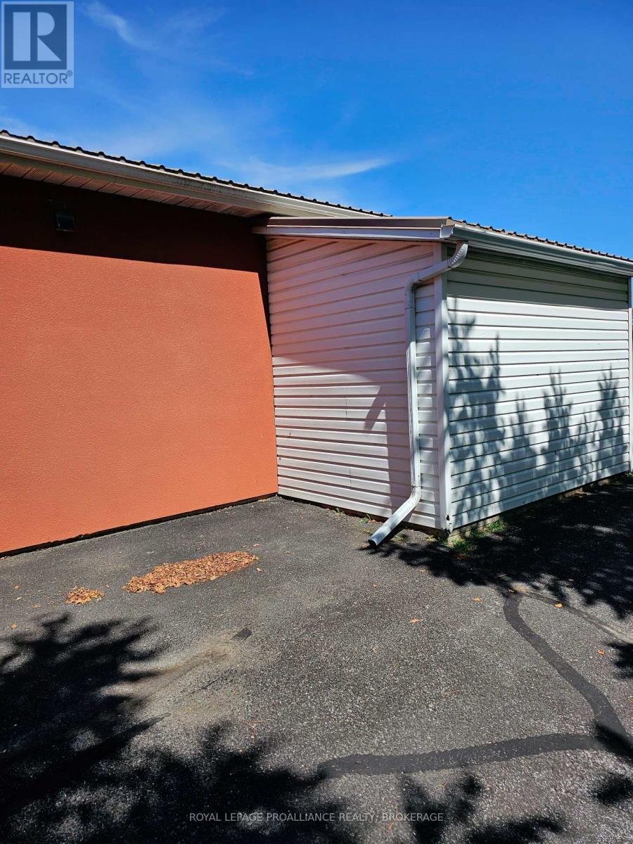 666 Collins Bay Road, Kingston, Ontario  K7M 7E9 - Photo 15 - X12375565