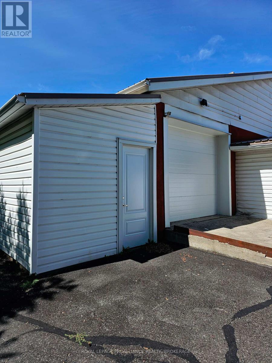 666 Collins Bay Road, Kingston, Ontario  K7M 7E9 - Photo 16 - X12375565