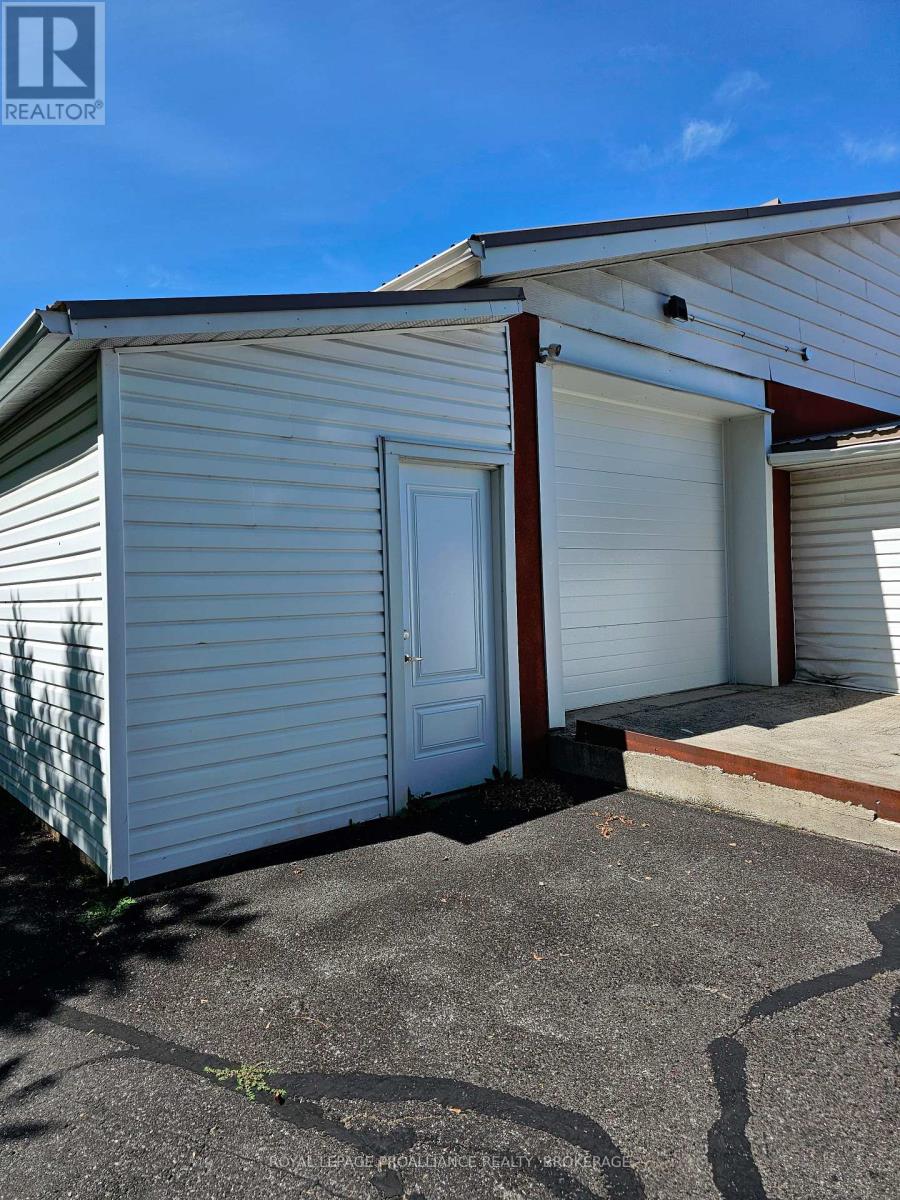 666 Collins Bay Road, Kingston, Ontario  K7M 7E9 - Photo 17 - X12375565