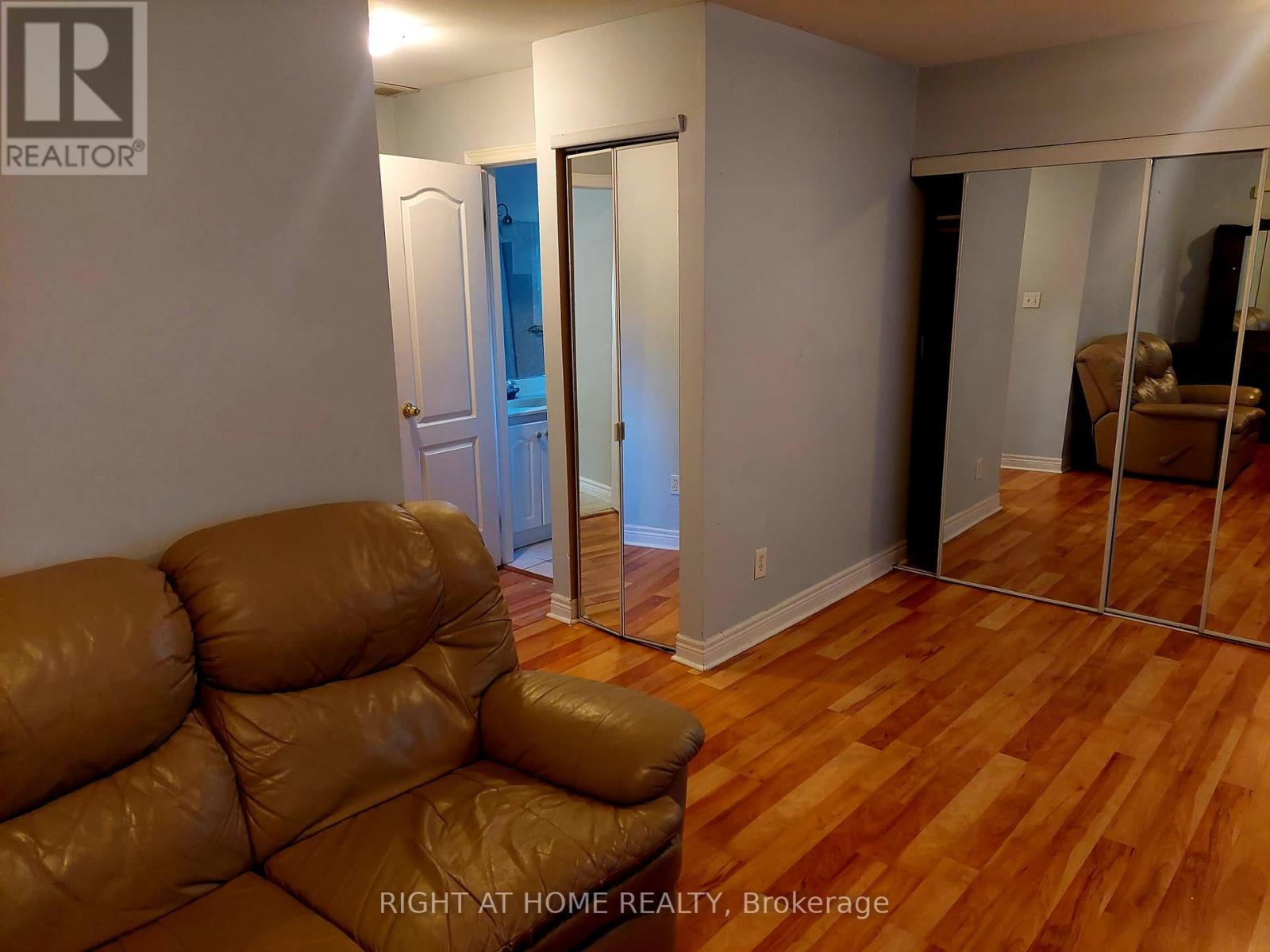 110 Weldrick Road W, Richmond Hill, Ontario  L4C 3T8 - Photo 14 - N12375412