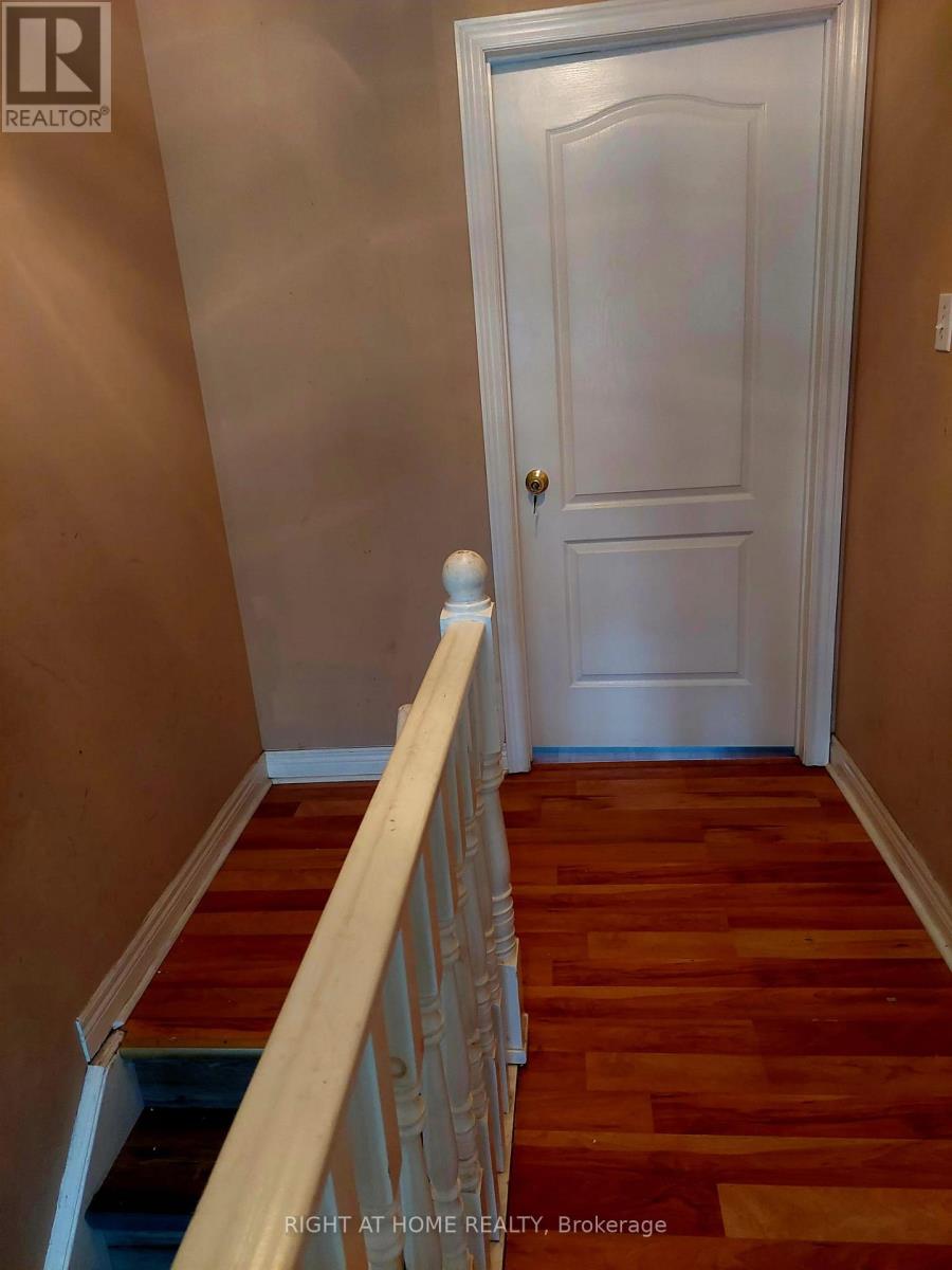 110 Weldrick Road W, Richmond Hill, Ontario  L4C 3T8 - Photo 3 - N12375412