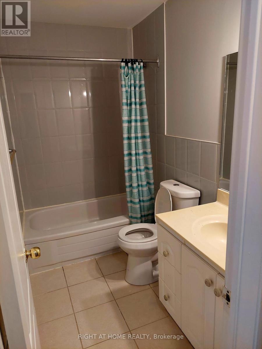 110 Weldrick Road W, Richmond Hill, Ontario  L4C 3T8 - Photo 6 - N12375412