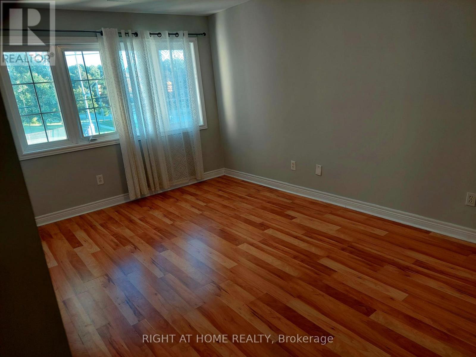 110 Weldrick Road W, Richmond Hill, Ontario  L4C 3T8 - Photo 8 - N12375412