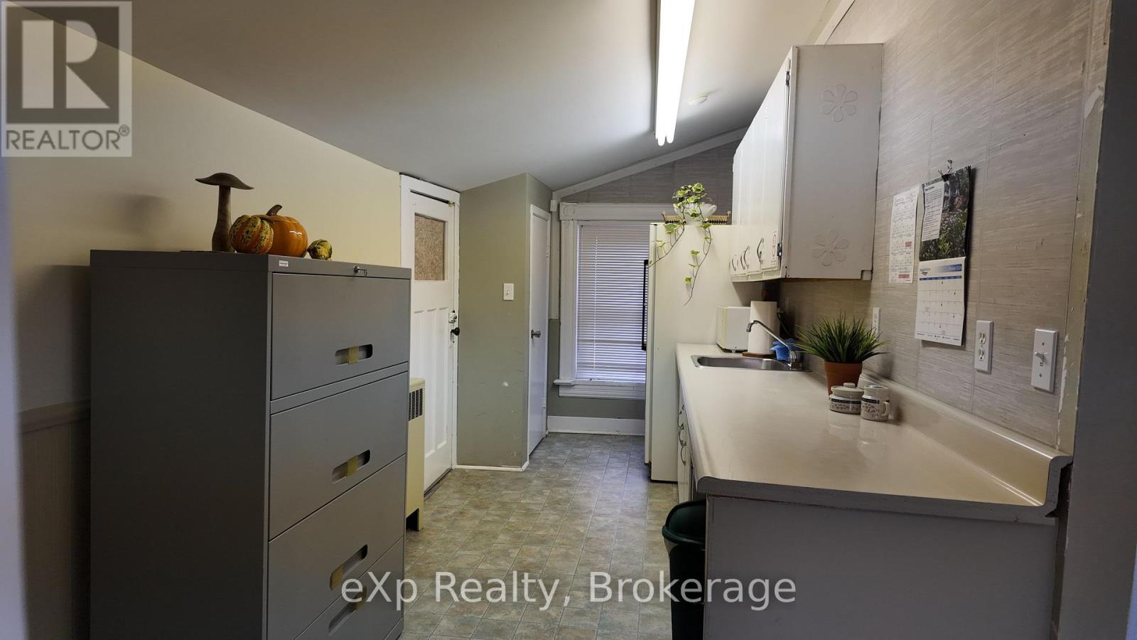 21 Grosvenor Street N, Saugeen Shores, Ontario  N0H 2L0 - Photo 12 - X11953328