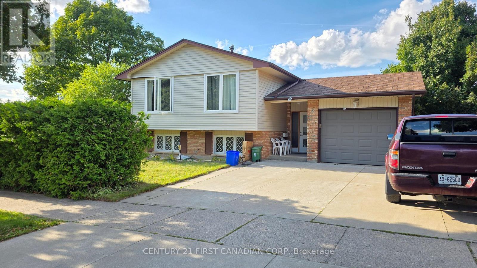 2 MURIEL CRESCENT, London South, Ontario