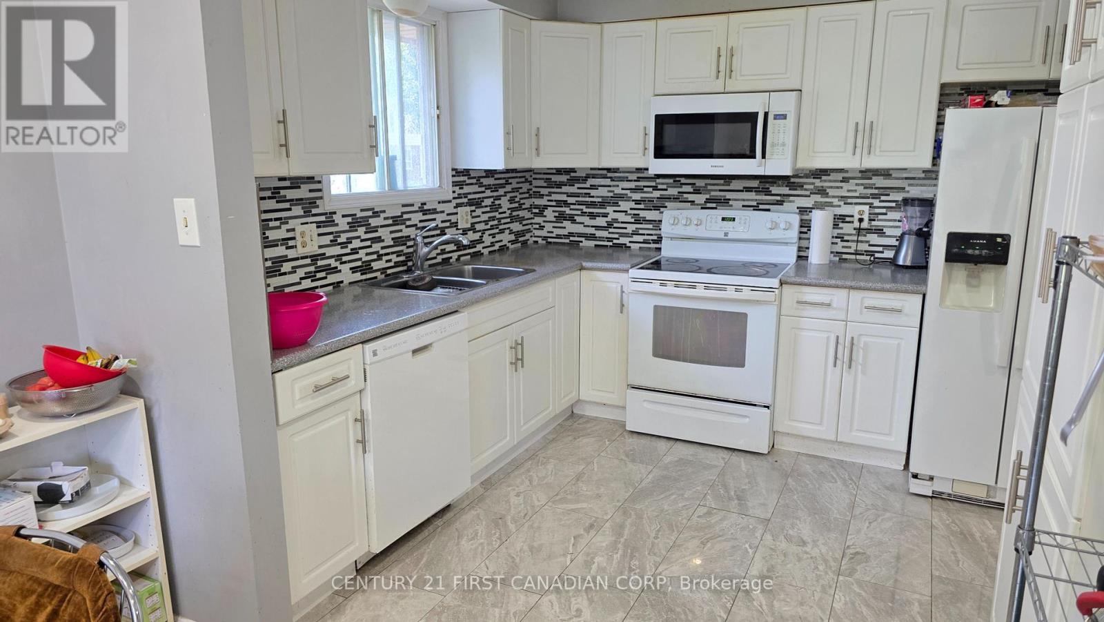 2 Muriel Crescent, London South, Ontario  N6E 2K5 - Photo 6 - X12375522