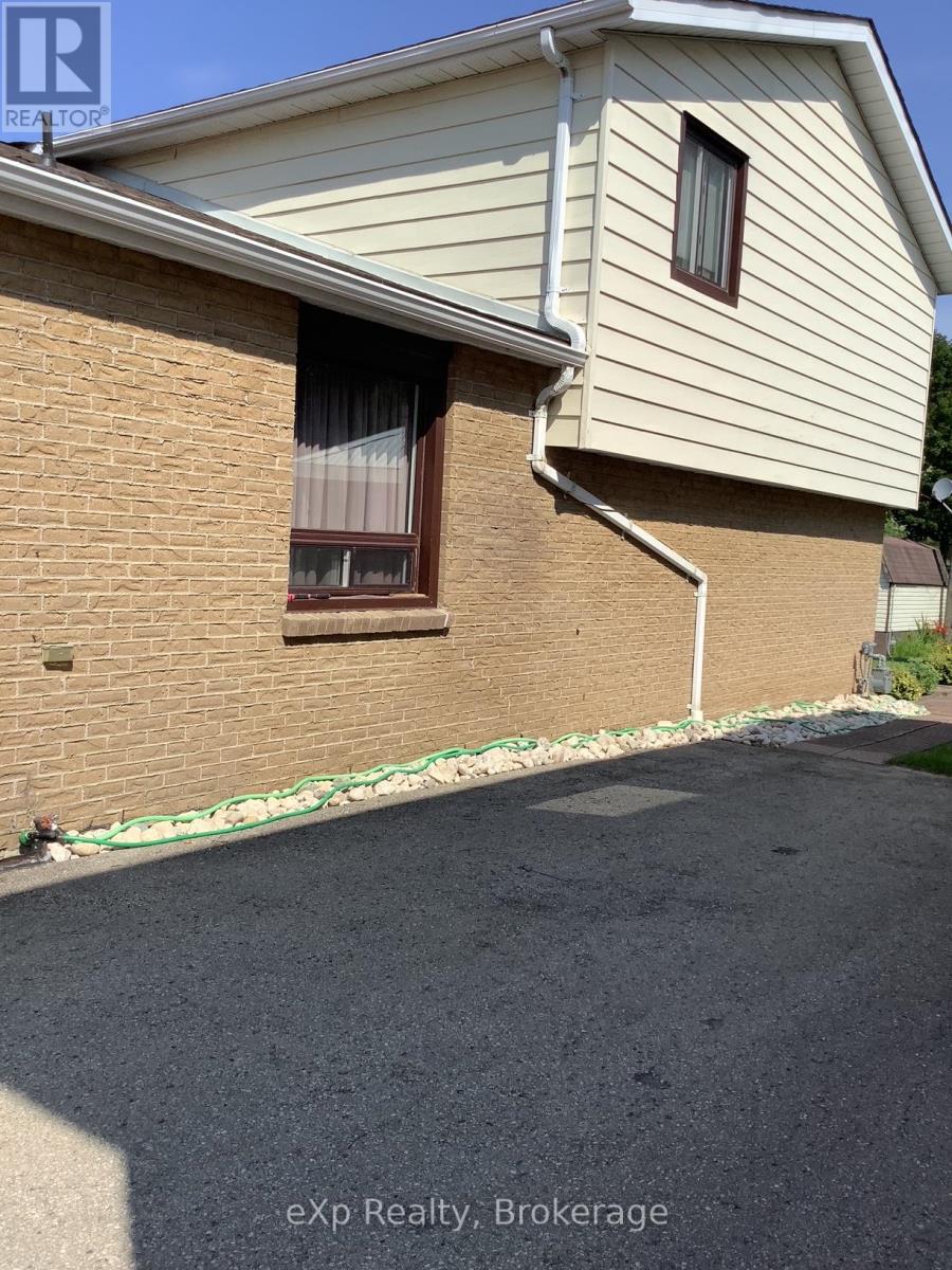 704 11th Street E, Hanover, Ontario  N4N 3J4 - Photo 3 - X11962475