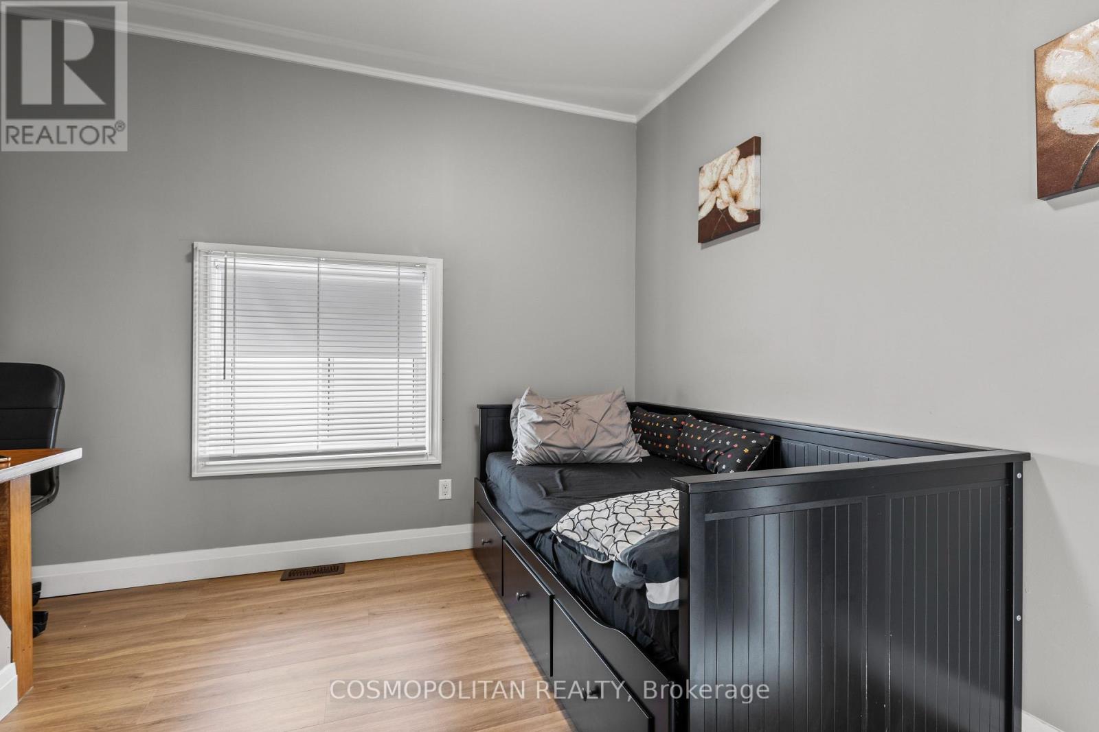 6 Manchester Avenue, St. Catharines, Ontario  L2R 1N8 - Photo 11 - X12144185