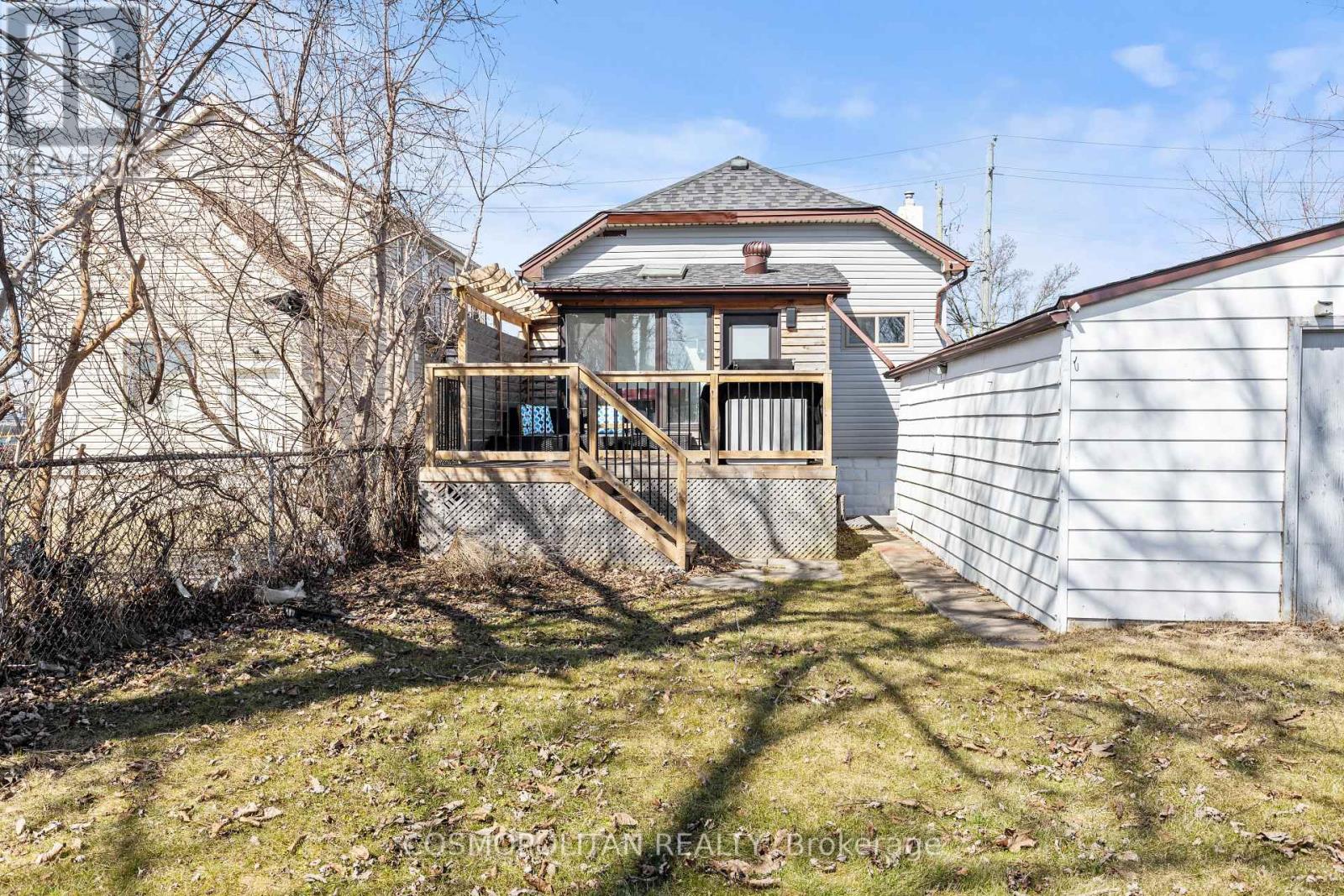 6 Manchester Avenue, St. Catharines, Ontario  L2R 1N8 - Photo 24 - X12144185